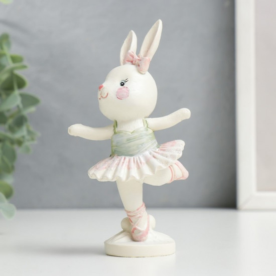 Фигурка «Маленькая зайка-балерина репетиция»