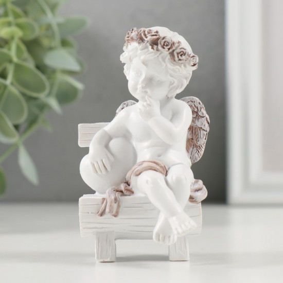 Фигурка «Милый ангелочек на скамье с сердцем»