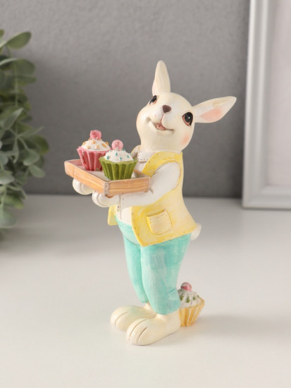 Фигурка «Нарядный кролик с кексами на подносе»