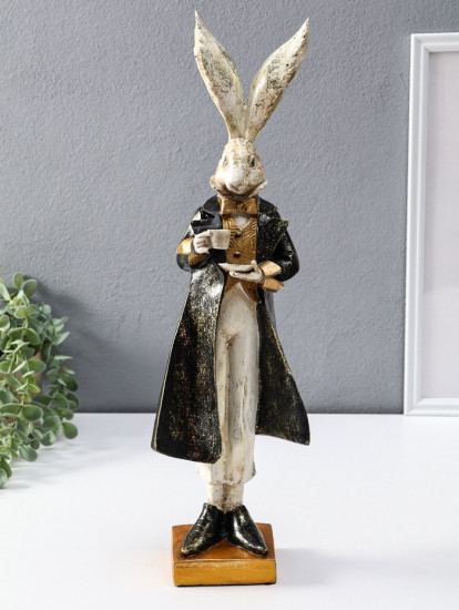 Фигура «Заяц с чашкой чая»