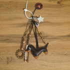 коричневый