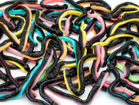 Мармелад со вкусом лакрицы «Змейки черно-неоновые»