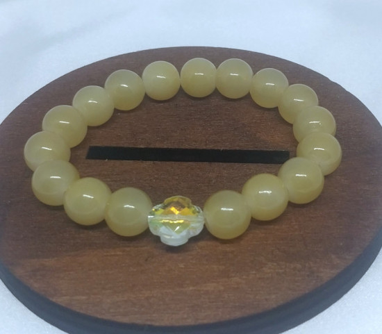 Браслет из стеклянных желтых бусин для девочек