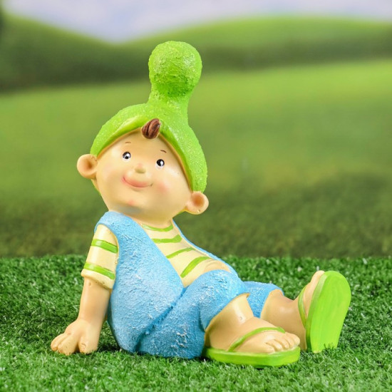 Садовая фигура из полистоуна «Мальчик-гномик»