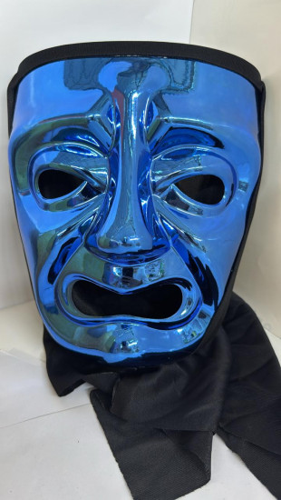 Маска с накидкой