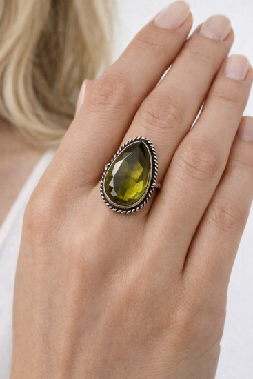 Кольцо с перидотом «Olivia»