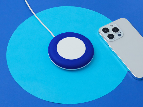 Устройство зарядное беспроводное со встроенным кабелем «Disc»