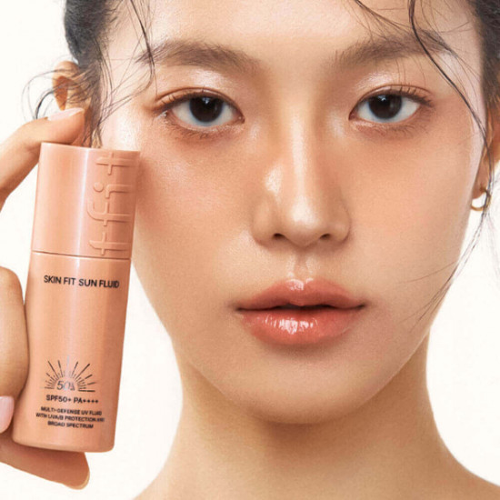 Легкий солнцезащитный флюид для лица «Skin Fit Sun Fluid» SPF50+ PA++++