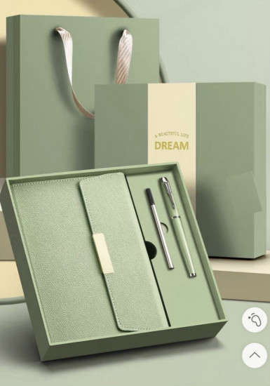 Ежедневник с ручкой и подарочной коробкой «Olive Dream»