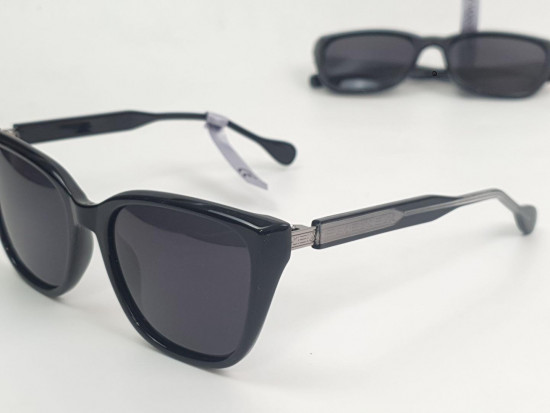 Очки солнцезащитные