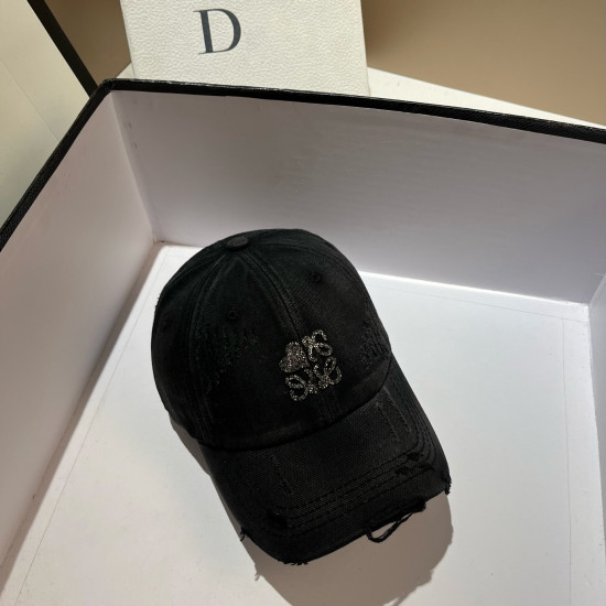 Бейсболка с декором со стразами «Сердце»