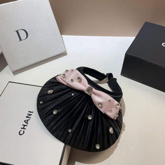 Козырек с бантом и плиссировкой