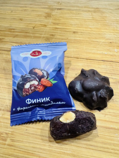 Конфеты финик с жаренным миндалем в глазури