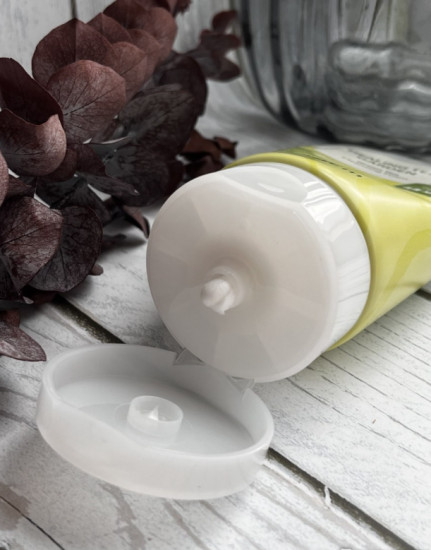 Пенка для умывания «Healing Tea Garden Green Tea Cleansing Foam»