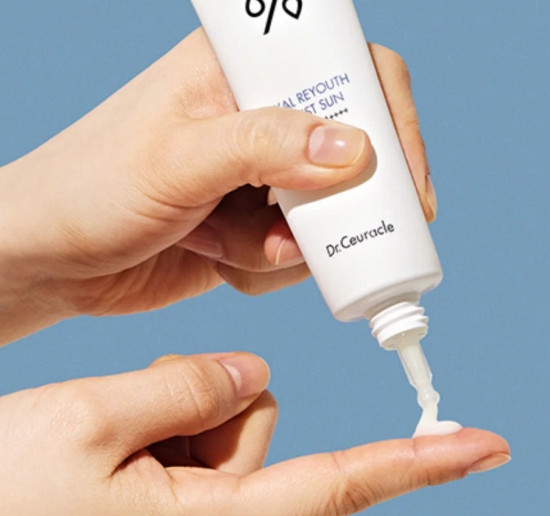 Крем для лица солнцезащитный «Hyal Reyouth Moist Sun SPF 50+»