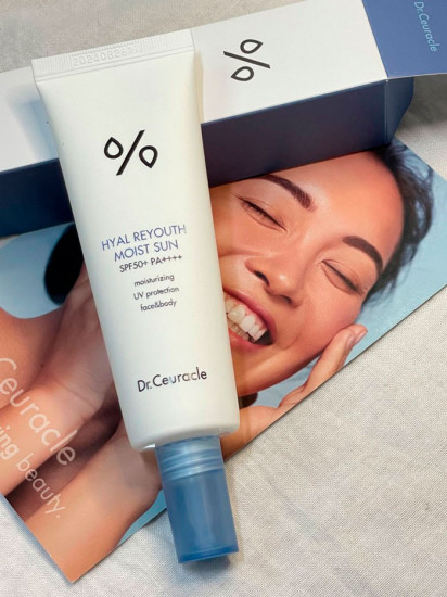 Крем для лица солнцезащитный «Hyal Reyouth Moist Sun SPF 50+»