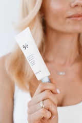 Крем для лица солнцезащитный «Hyal Reyouth Moist Sun SPF 50+» - Фото 4