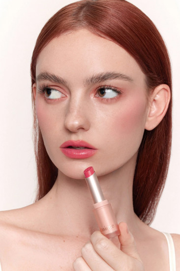 Глянцевая помада для губ «Mood Glow Lipstick», тон 01 Cream Sand