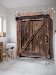 Штора для ванной с водоотталкивающей пропиткой «Деревяная дверь в сарай» - Фото 1