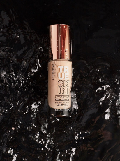 Тональный крем для лица «True Skin Hydrating Foundation», оттенок 010 Cool Cashmere