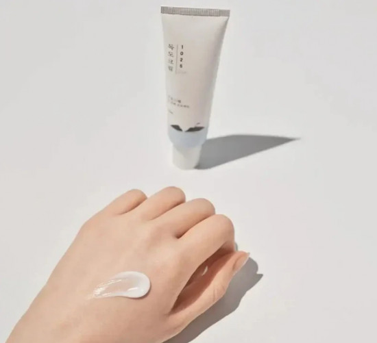 Крем для кожи вокруг глаз с морской водой увлажняющий «1025 Dokdo Eye Cream»