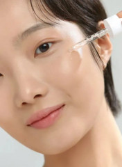 Увлажняющая сыворотка для осветления кожи «Glow Deep Serum: Rice+Alpha Arbutin» - Фото 1