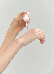 Увлажняющая сыворотка для осветления кожи «Glow Deep Serum: Rice+Alpha Arbutin» - Фото 2