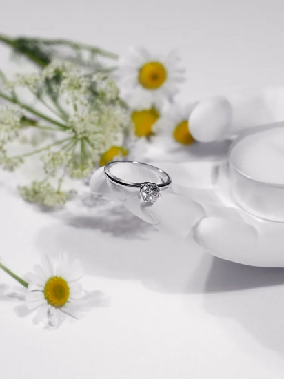 Кольцо из серебра с фианитом