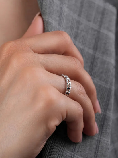 Кольцо из серебра с фианитами