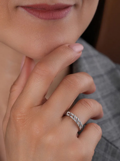 Кольцо из серебра с фианитами