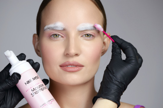 Мусс-шампунь для бровей, ресниц и лица с маслом макадамии