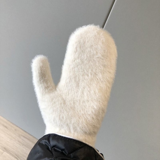 Варежки женские