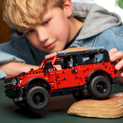 Конструктор Technic 42213 Внедорожник Ford Bronco. Ford Bronco® SUV - Фото 6