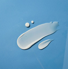 Солнцезащитный крем для проблемной кожи с морской водой SPF50+ PA++++ «1025 Dokdo Sunscreen» - Фото 4