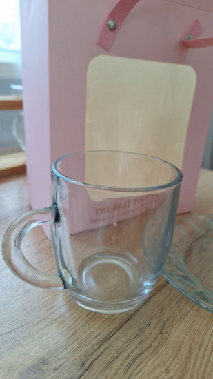 Стеклянная чашка с блюдцем