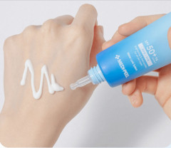 Ультраувлажняющая солнцезащитная сыворотка для лица SPF50 «Aqua Mooltox Water-Fit Sun Cream» - Фото 1