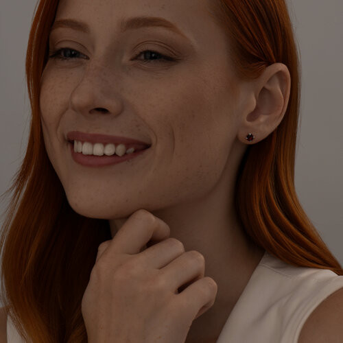 Серьги-пусеты из серебра с гранатами