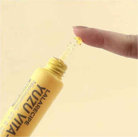 Сыворотка для кожи вокруг глаз с витамином С осветляющая «Yuzu Vita С Eye Serum»