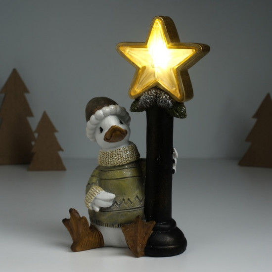 Фигурка светящаяся «Гусь в свитере у фонарного столба со звездой»