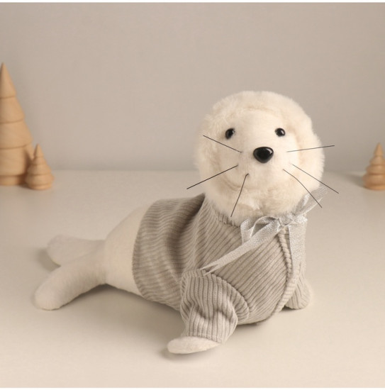 Фигурка «Белый тюлень в курточке с капюшоном»