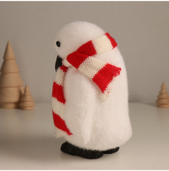 Фигурка «Пингвин в полосатом шарфике»