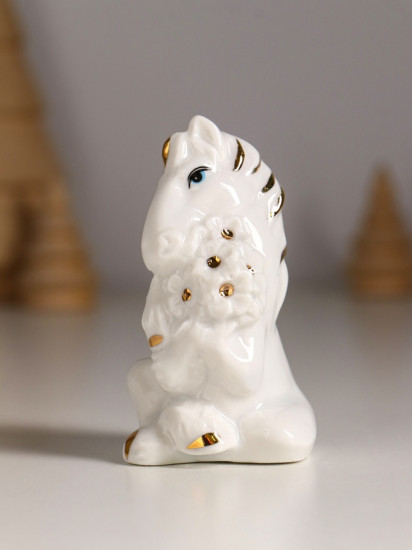 Фигурка «Коняшка с букетом»