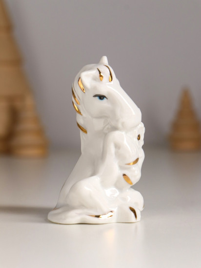 Фигурка «Коняшка с букетом»