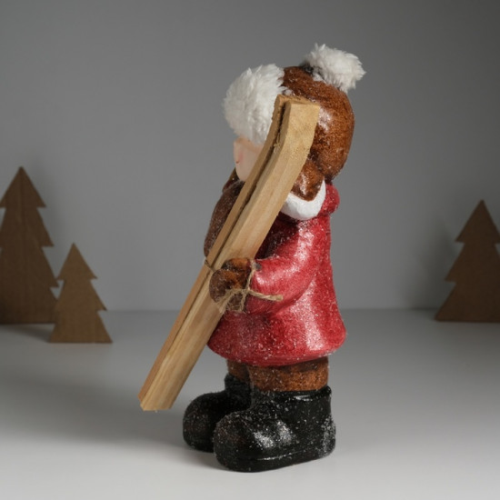 Фигурка «Малышка в красном пальто и шапке ушанке с лыжами»