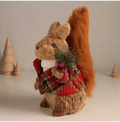 Фигурка новогодняя «Белочка в зимнем пальто» - Фото 1