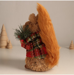 Фигурка новогодняя «Белочка в зимнем пальто» - Фото 2