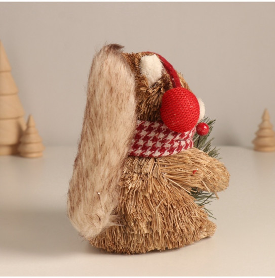 Фигурка новогодняя «Белочка в наушниках с ягодками»