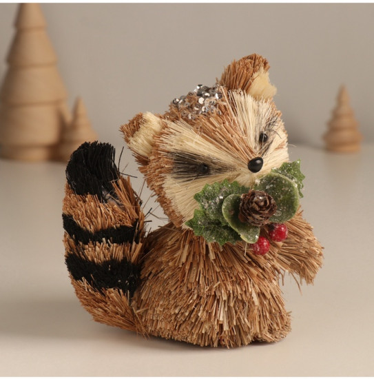 Фигурка новогодняя «Енотик с новогодними веточками»