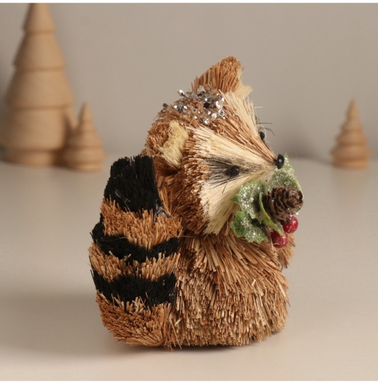 Фигурка новогодняя «Енотик с новогодними веточками»