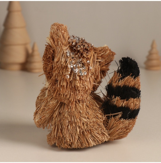 Фигурка новогодняя «Енотик с новогодними веточками»